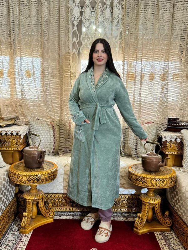 ⁦بنوار بالحزام والطرزة فجيب والكول والكمام 
توب قاطيفة مبرة  محفرة ممتازة من اجود الانواع. المقاس سطاندار⁩ - الصورة ⁦8⁩