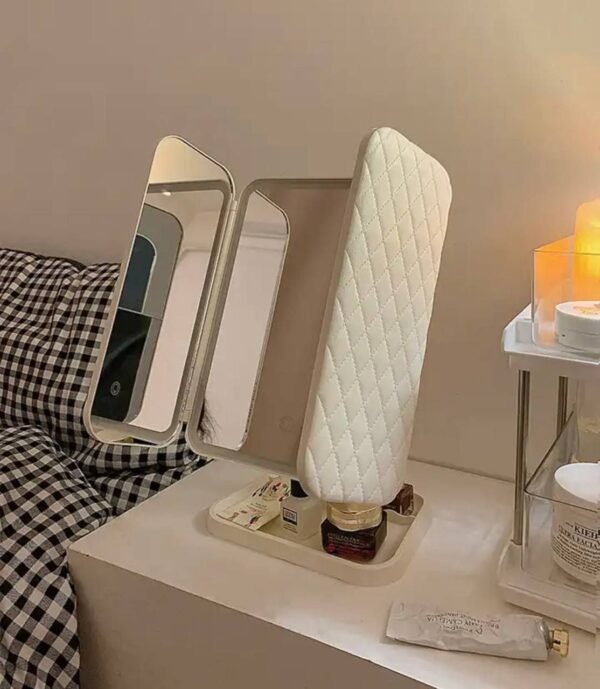 ⁦مرآة مكياج ثلاثية الطي مع أضواء LED⁩ - الصورة ⁦6⁩