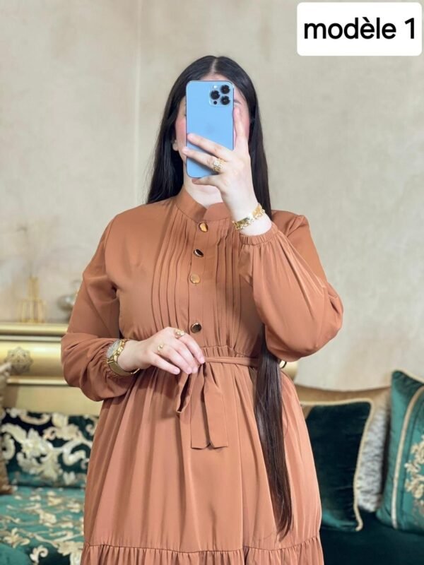 ⁦كسوة نسائية من ثوب كريب⁩ - الصورة ⁦2⁩