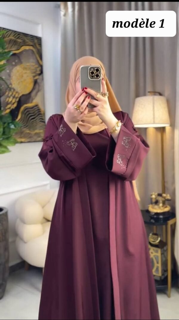 ⁦عباية راقية مكونة من قطعتين،  مصنوعة من ثوب كريب روزا⁩ - الصورة ⁦2⁩