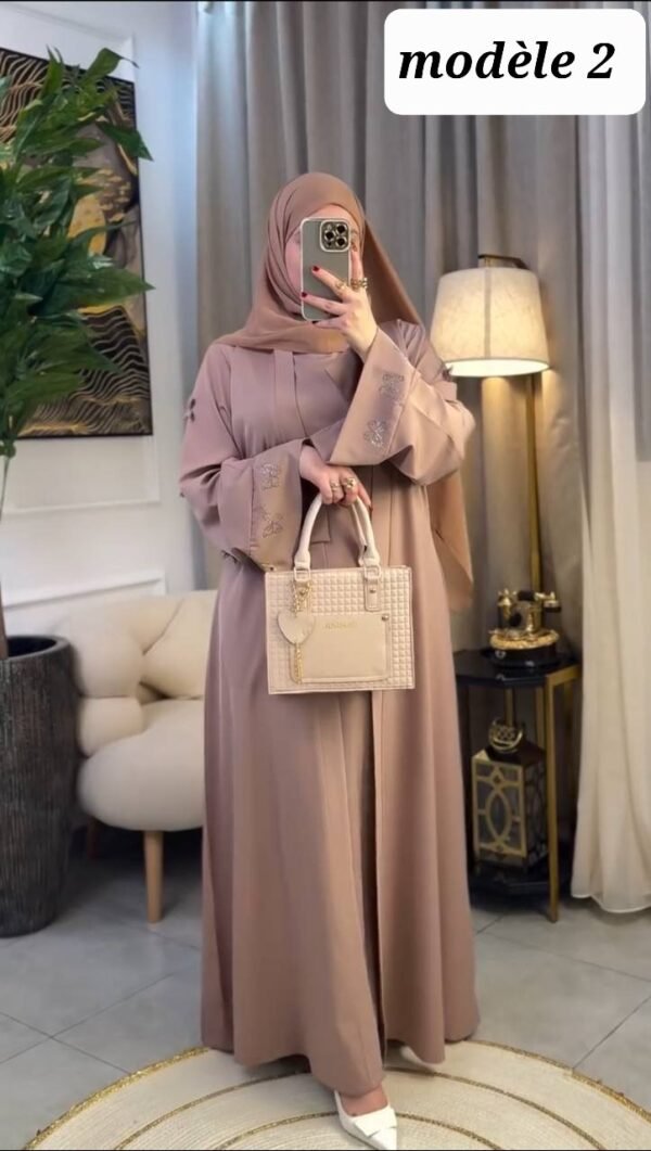 ⁦عباية راقية مكونة من قطعتين،  مصنوعة من ثوب كريب روزا⁩ - الصورة ⁦3⁩