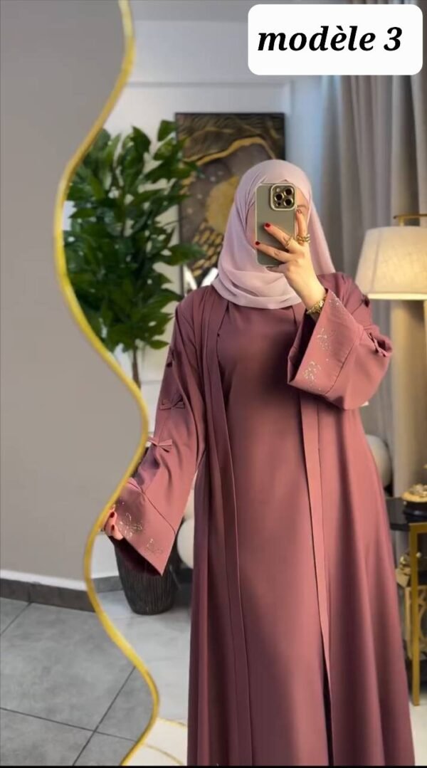 ⁦عباية راقية مكونة من قطعتين،  مصنوعة من ثوب كريب روزا⁩ - الصورة ⁦5⁩