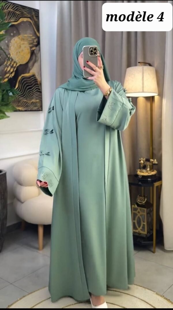⁦عباية راقية مكونة من قطعتين،  مصنوعة من ثوب كريب روزا⁩ - الصورة ⁦7⁩